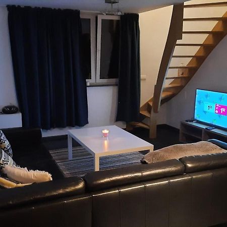 Appartement Duplex Pour 3-4 Personnes A Ciney Exterior foto