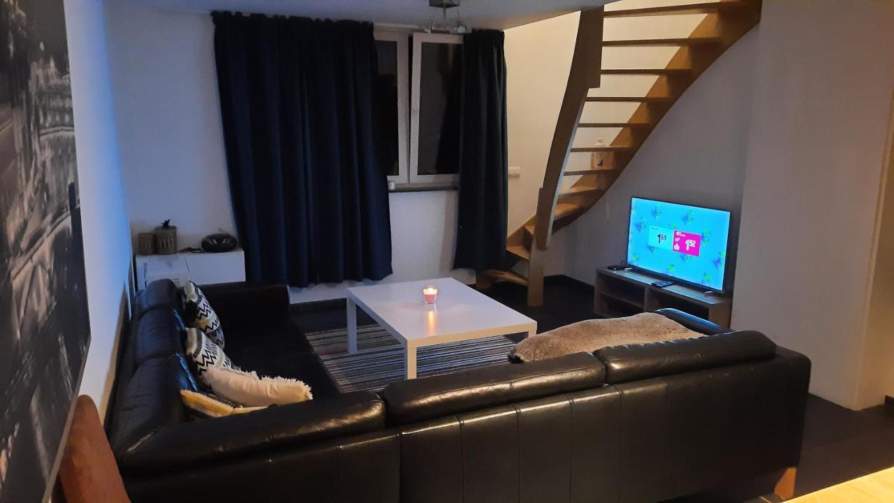 Appartement Duplex Pour 3-4 Personnes A Ciney Exterior foto